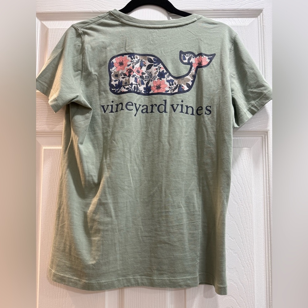 NWT Vineyard Vines SS WESTPORT floral WHALE t-shirt
Sage Olive